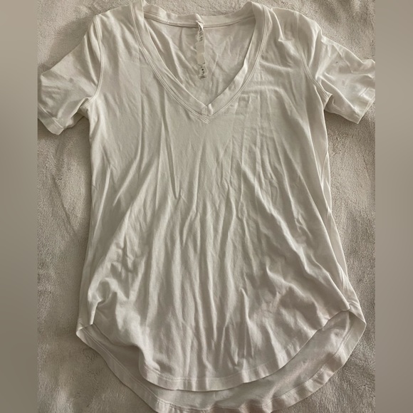 Lulu lemon v-neck T-shirt - Picture 1 of 3